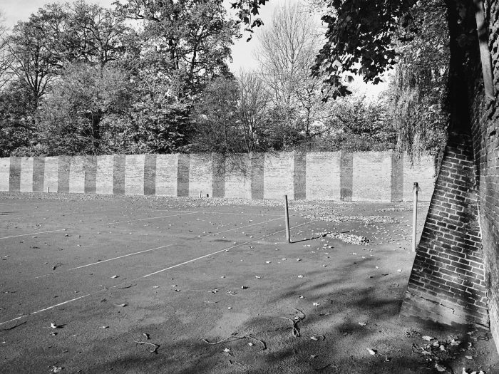 De tuinmuur van Marlot in vroegere tijden.